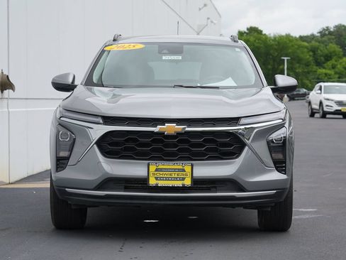 Used 2025 Chevrolet Trax LT w/ LT Convenience Package FWD image 8