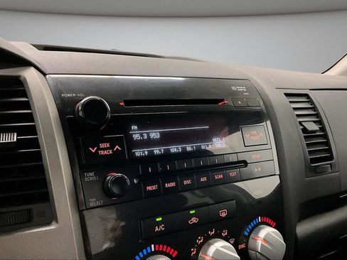 Used 2010 Toyota Tundra 4x4 CrewMax image 15