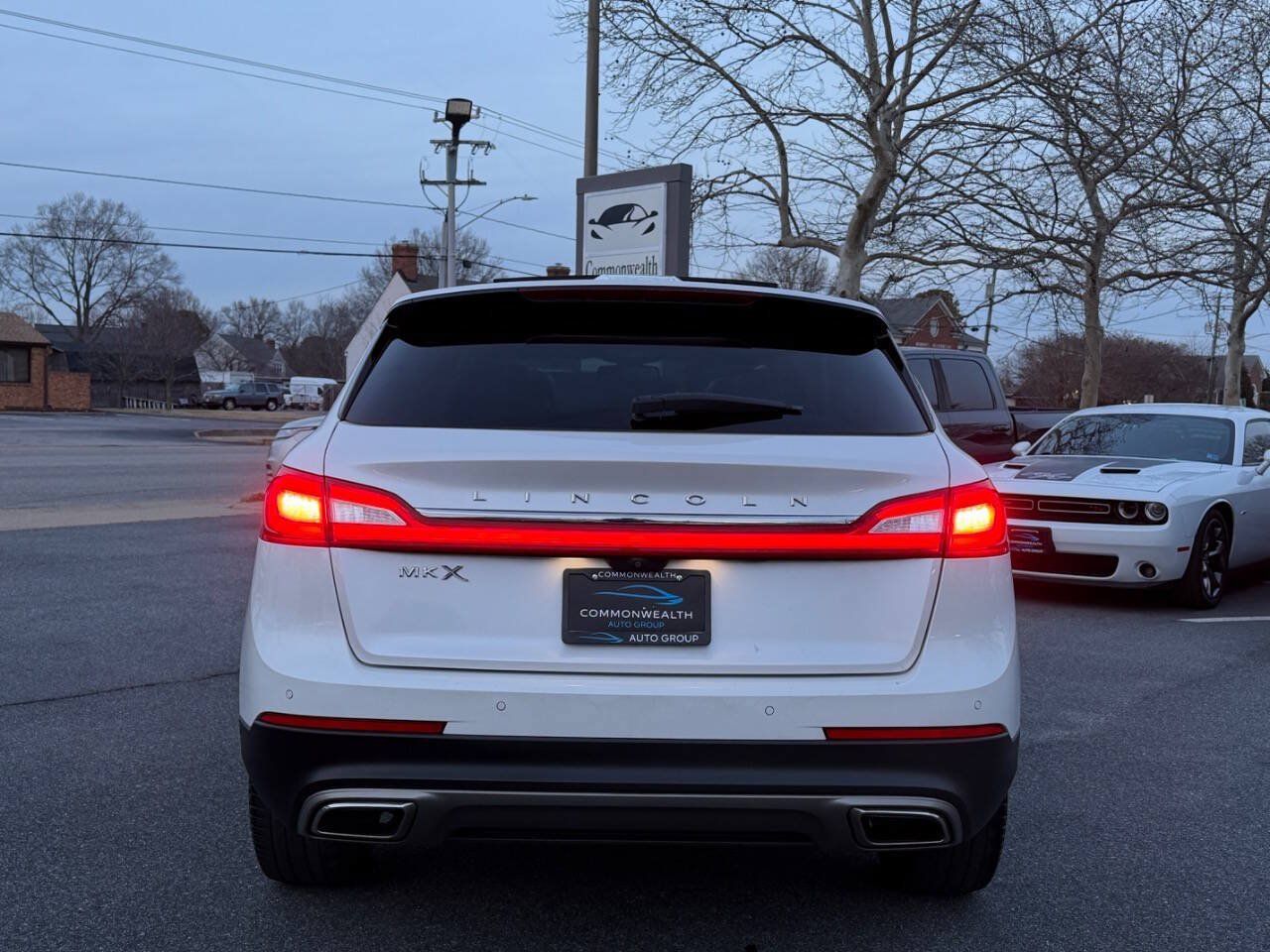 Used 2016 Lincoln MKX Reserve w/ Technology Package FWD image 22