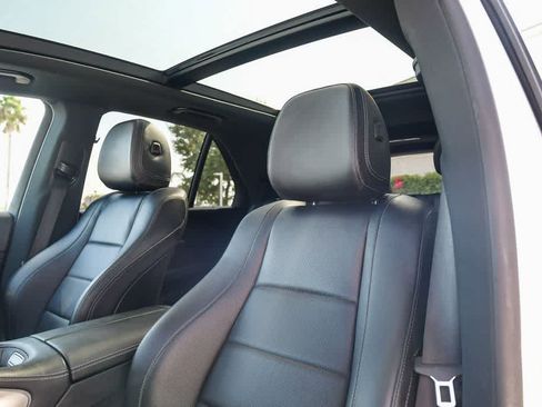 Used 2020 Mercedes-Benz GLE 350 4MATIC w/ Premium Package image 17