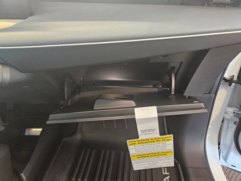 New 2026 Nissan Leaf SV+ w/ Illuminated Package FWD image 28