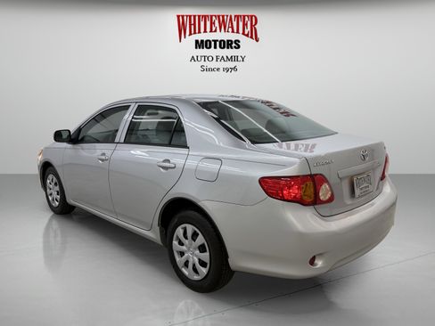 Used 2010 Toyota Corolla LE image 2