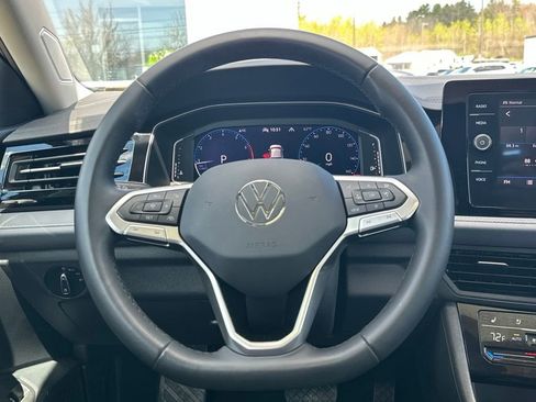 Used 2025 Volkswagen Jetta SEL FWD image 19