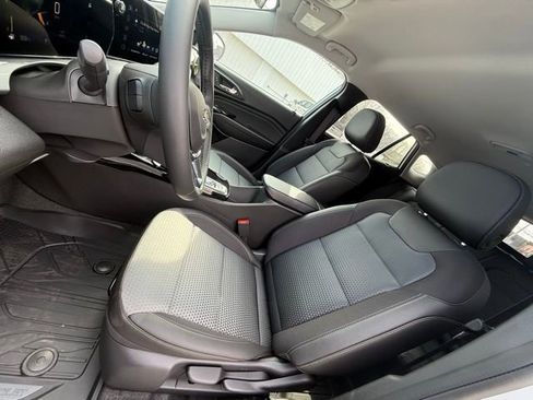 New 2026 Chevrolet Trax LT w/ Driver Confidence Package image 9