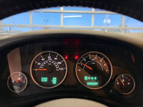 Used 2017 Jeep Wrangler Unlimited Sahara AWD/4WD image 21