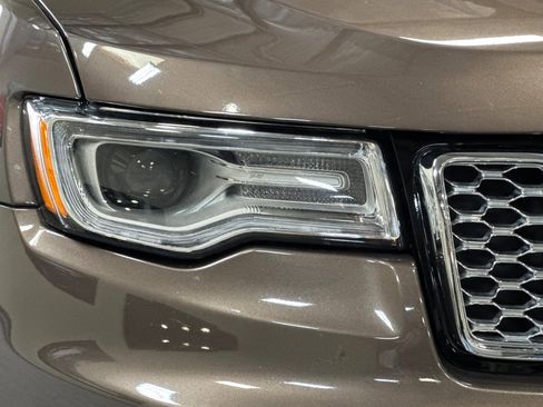 Used 2018 Jeep Grand Cherokee Overland AWD/4WD image 47