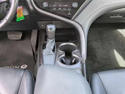 Used 2021 Toyota Camry SE image 18