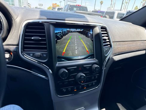 Used 2018 Jeep Grand Cherokee Overland RWD image 31