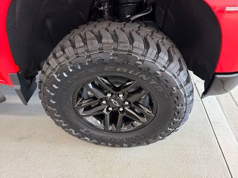New 2026 Chevrolet Silverado 1500 Custom Trail Boss w/ LPO, Dark Essentials Package AWD/4WD image 5