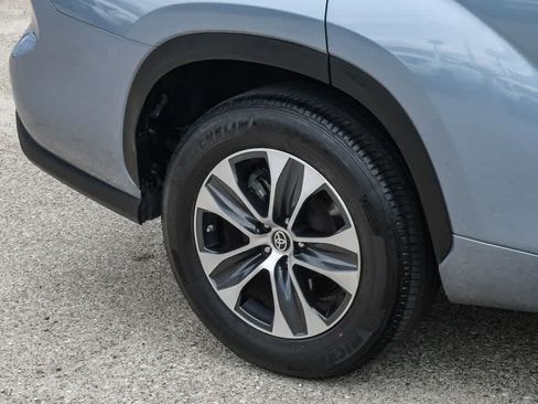 Used 2023 Toyota Highlander XLE FWD image 10