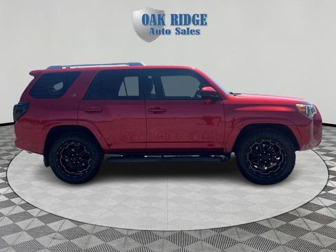 Used 2017 Toyota 4Runner SR5 RWD image 4