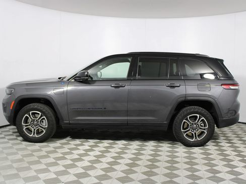 Used 2022 Jeep Grand Cherokee Trailhawk w/ Advanced Protech Group II AWD/4WD image 44