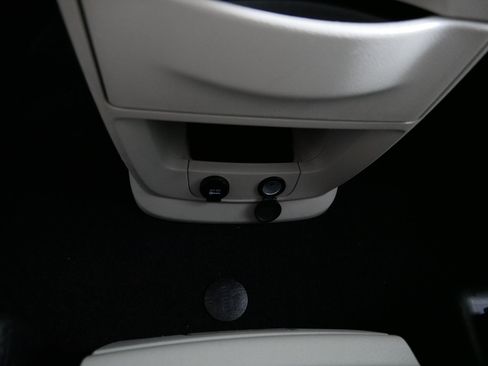 Used 2015 Chrysler Town & Country Touring w/ Driver Convenience Group FWD image 29