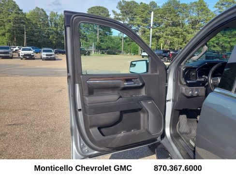 Used 2025 GMC Sierra 1500 SLT AWD/4WD image 28