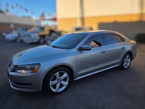 Used 2013 Volkswagen Passat 2.5 SE FWD image 3