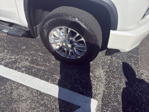 Used 2020 Chevrolet Silverado 2500 High Country w/ Z71 Off-Road Package image 11