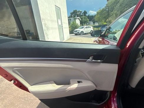 Used 2017 Hyundai Elantra SE FWD image 16