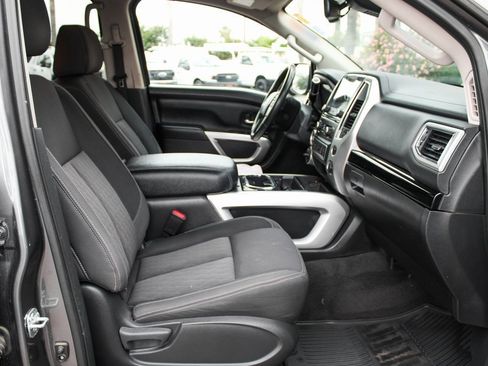 Used 2021 Nissan Titan SV w/ SV Convenience Package image 39