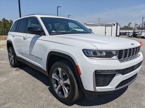 New 2026 Jeep Grand Cherokee Limited RWD image 19