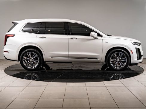 Used 2022 Cadillac XT6 Premium Luxury w/ LPO, Floor Liner Package AWD/4WD image 11