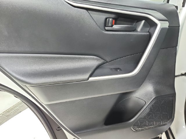 Used 2023 Toyota RAV4 LE AWD/4WD image 33