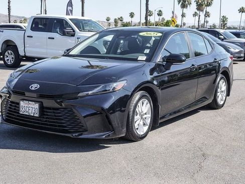 Used 2025 Toyota Camry LE w/ Convenience Package FWD image 4
