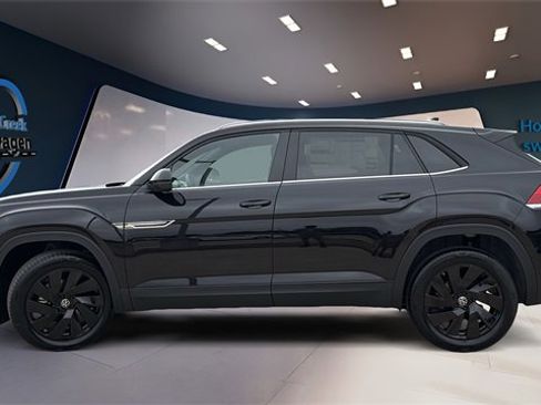 Certified 2025 Volkswagen Atlas Cross Sport SE image 4