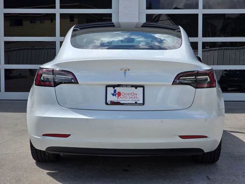 Used 2022 Tesla Model 3 Standard Range image 6