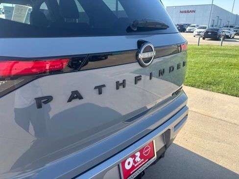 Used 2023 Nissan Pathfinder Platinum AWD/4WD image 10