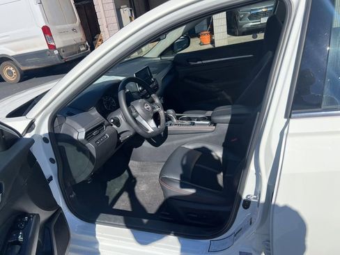 Used 2025 Nissan Altima 2.5 SR image 8