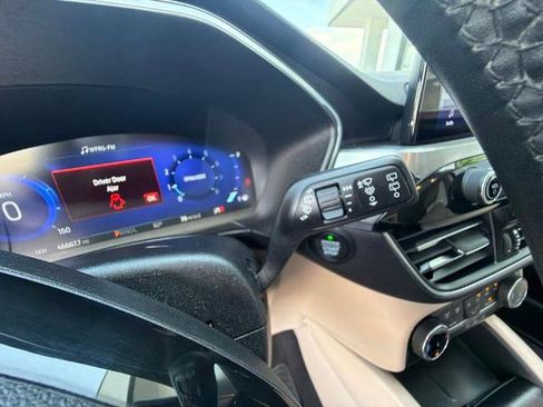Certified 2022 Ford Escape Titanium AWD/4WD image 37