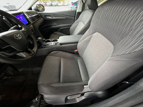Used 2025 Toyota Camry LE image 27