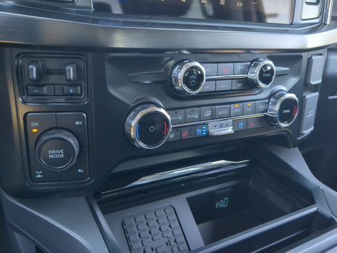 New 2026 Ford F250 Lariat w/ Black Appearance Package image 31