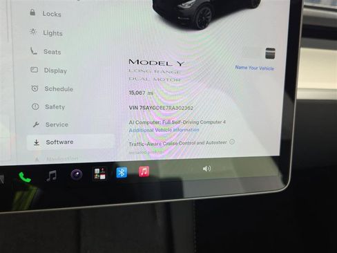 Used 2024 Tesla Model Y Long Range AWD/4WD image 5