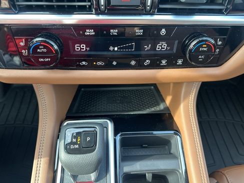 Used 2024 Nissan Pathfinder Platinum image 21