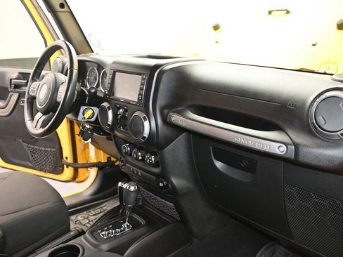 Used 2015 Jeep Wrangler Unlimited Sport image 29