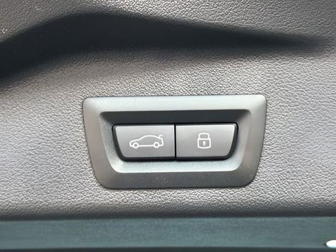 Used 2026 BMW X5 xDrive40i w/ M Sport Package image 31