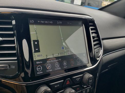 Used 2019 Jeep Grand Cherokee Limited AWD/4WD image 25