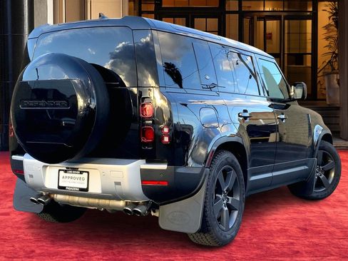 Used 2024 Land Rover Defender 110 SE image 12