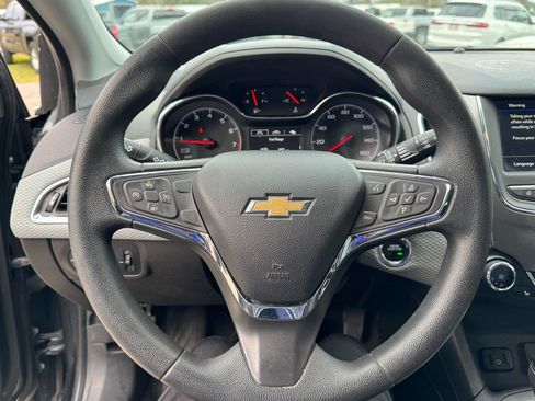 Used 2019 Chevrolet Cruze LT w/ Convenience Package FWD image 24