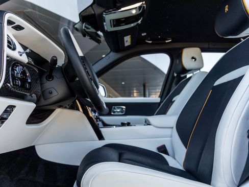 Used 2024 Rolls-Royce Cullinan Black Badge image 24