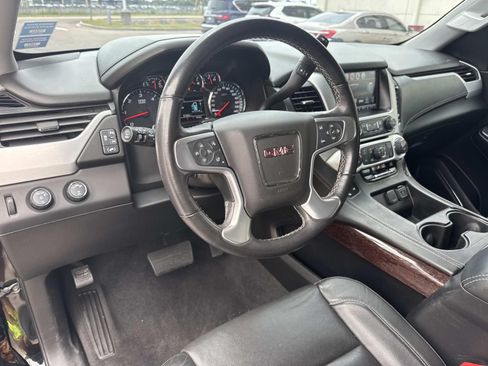 Used 2020 GMC Yukon XL SLT AWD/4WD image 21