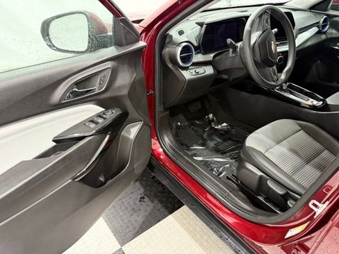 Used 2025 Chevrolet Trax LT image 28