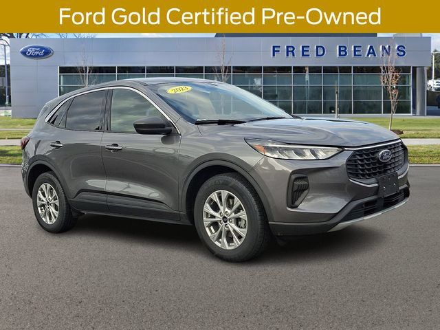 Certified 2023 Ford Escape Active AWD/4WD image 1