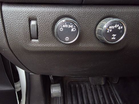 Used 2022 Chevrolet Colorado LT w/ Fleet Safety Package image 12