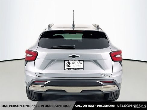 Used 2025 Chevrolet Trax ACTIV FWD image 6