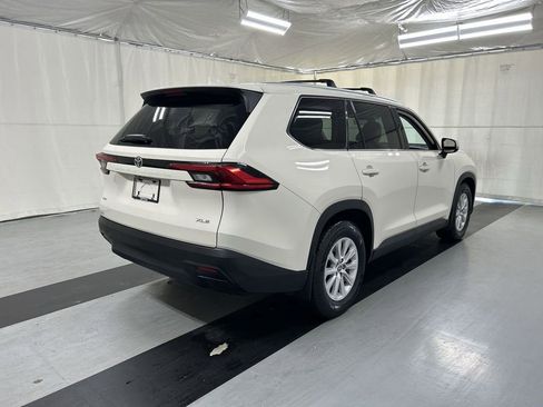Used 2024 Toyota Grand Highlander AWD image 2