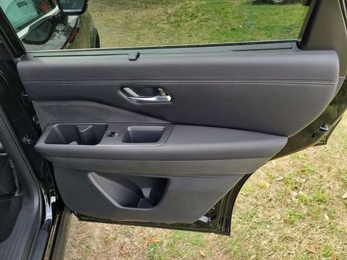 New 2026 Nissan Pathfinder Platinum FWD image 31