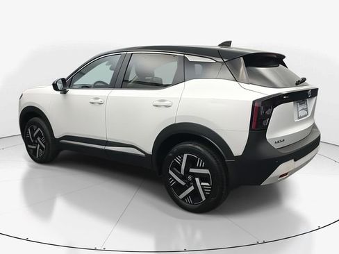 Used 2025 Nissan Kicks SV image 7