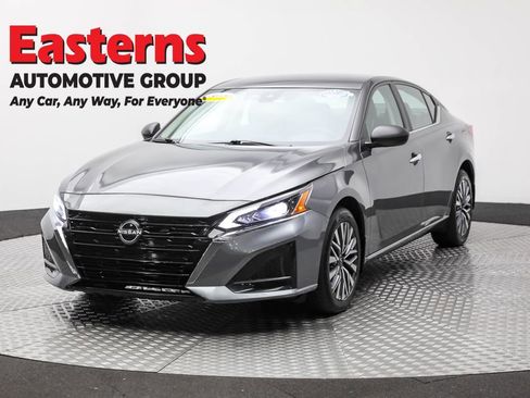 Used 2024 Nissan Altima 2.5 SV AWD/4WD image 1